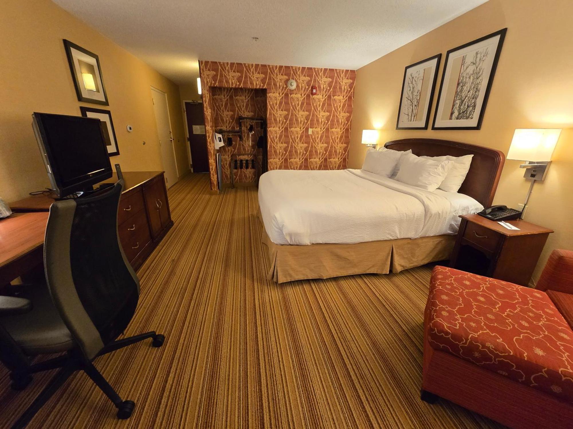 Country Inn & Suites By Radisson, Convention Center Altoona Exterior photo