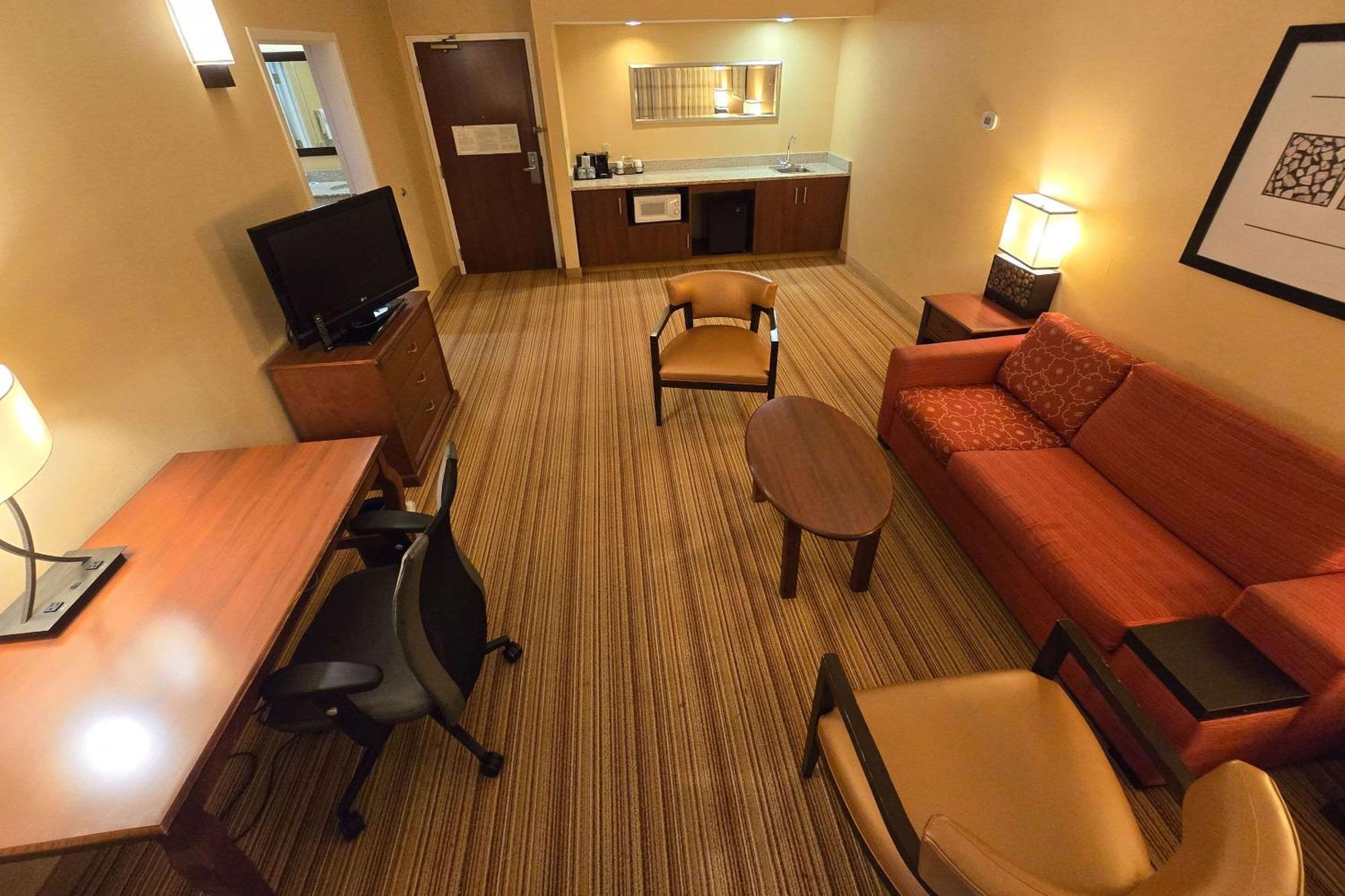 Country Inn & Suites By Radisson, Convention Center Altoona Exterior photo